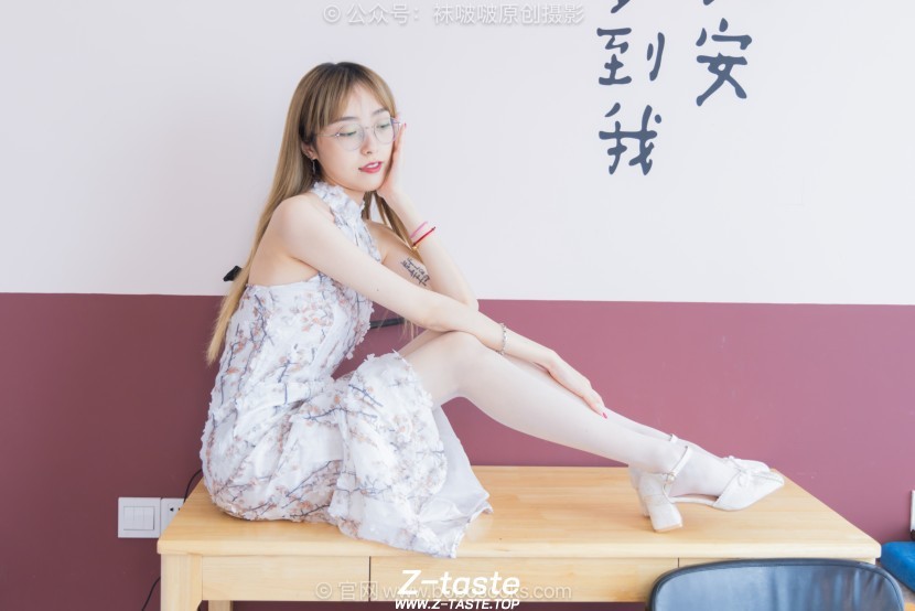 BoBoSocks袜啵啵 750期：稚予-高跟鞋、薄肉丝（脚尖透明款）、油亮薄白丝（脚尖透明款）、旗袍（花絮版）