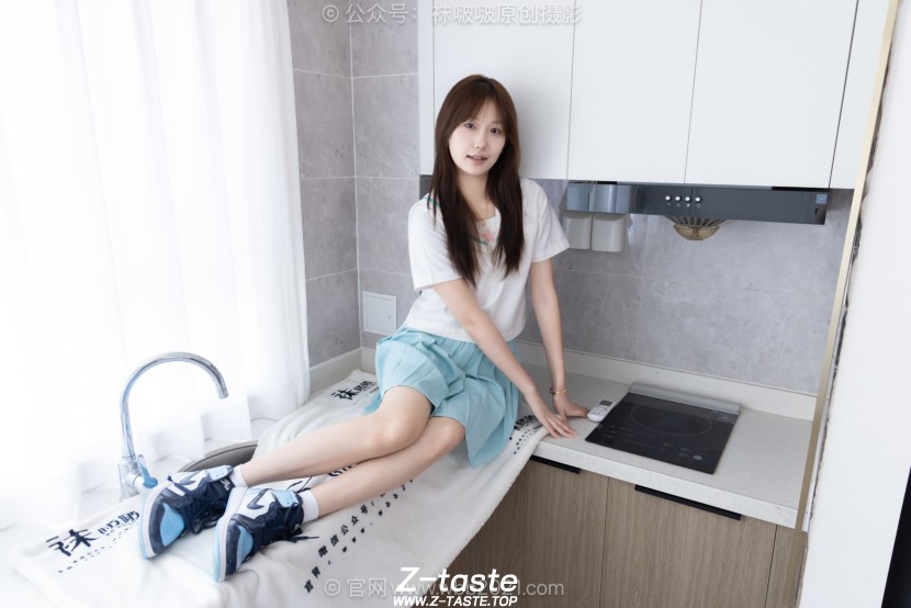 BoBoSocks袜啵啵 659期：香菜-板鞋、帆布鞋、纯白棉袜（中筒）、jk制服（花絮版）