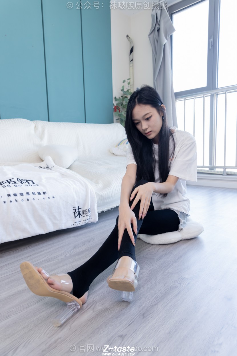 BoBoSocks袜啵啵 683期：焦糖-高跟凉鞋、厚黑丝踩脚裤、白棉袜、裸足（有踩脚裤）（花絮版）